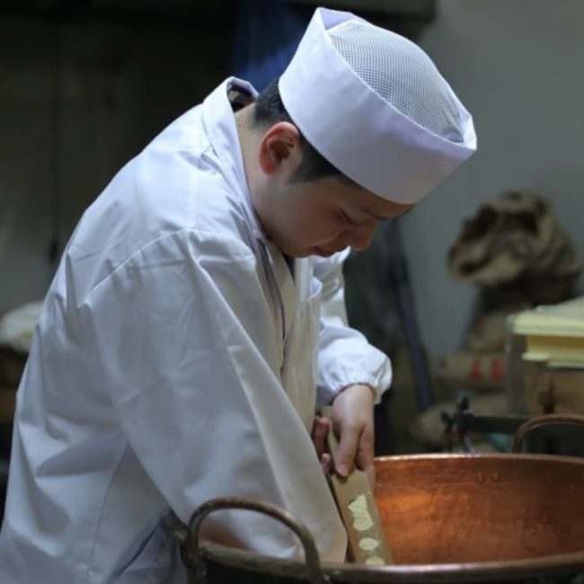 様々な木型を使った干菓子作り体験　「かぎ甚」謹製