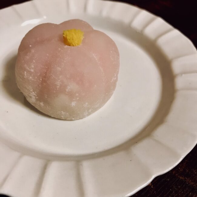 梅のお菓子と鶯餅